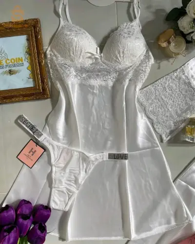 Nuisette de luxe en satin avec kimono