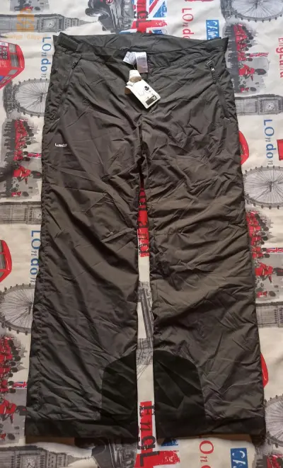 serwal original 🎿🎿 ski
la taille :xl 
livraison disponible 58 wilaya