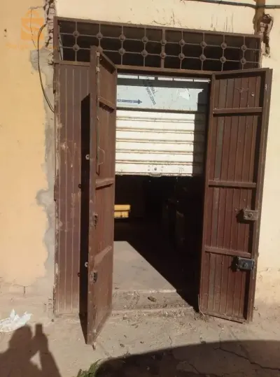local 40 m2 avec acte