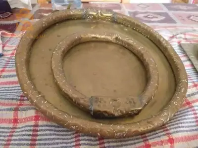 deux petits plateaux en cuivre  tres anciens