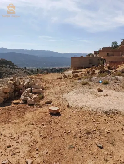 أرض صالحة للبناء في اريس دشرة إنركب تحتوي على 20 فيش بوطو عقد عرفي .
