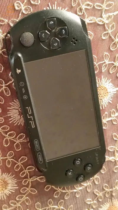 PSP ndhif m3eh 5CD avec carte mémoire 4 GB