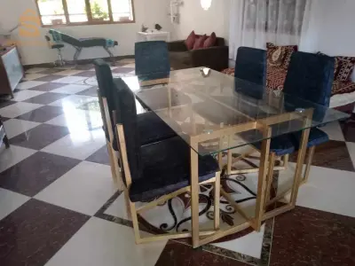 طابلة زجاج صغيرة ب 4000 دج
طابلة كبيرة ب 6 كراسي ب 11000 دج