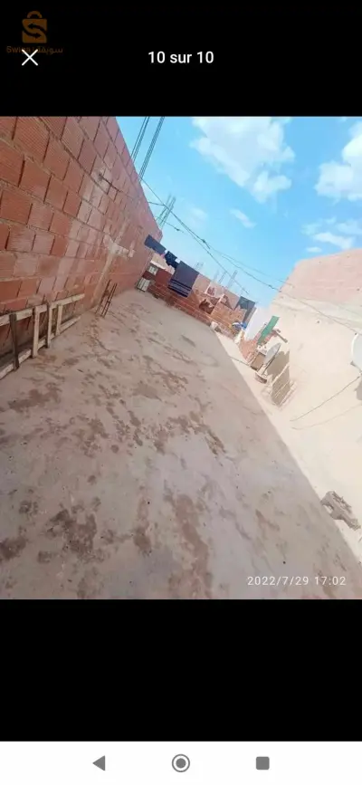 سكن رائع للبيع او للتبديل  بروميار ايتاج مفينية كامل و فيها حوش الفوق في قايس ولاية خنشلة المساحة 100 
فيها غرفة واسعة +صالة+ مطبخ +حمام +دوش + حوش الفوق
الماء متوفر 24 ساعة +نظام حماية الباب الخارجي
