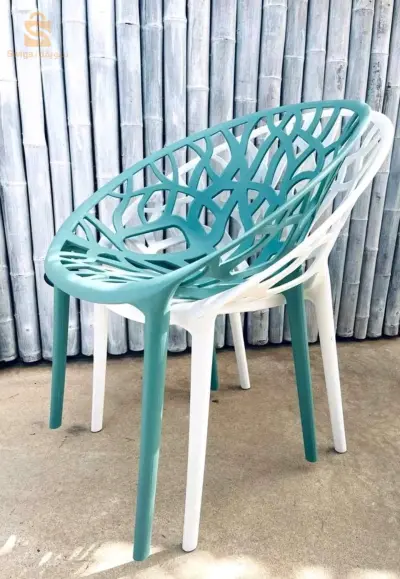 chaises incasable fabrique en matière Polypropylene très très solide disponible tout les couleurs