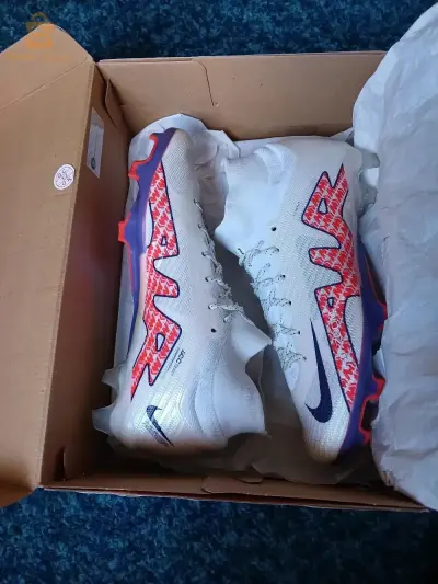 soulier Nike mercurial air zoom "bonne occasion comme neuf " pointure 40