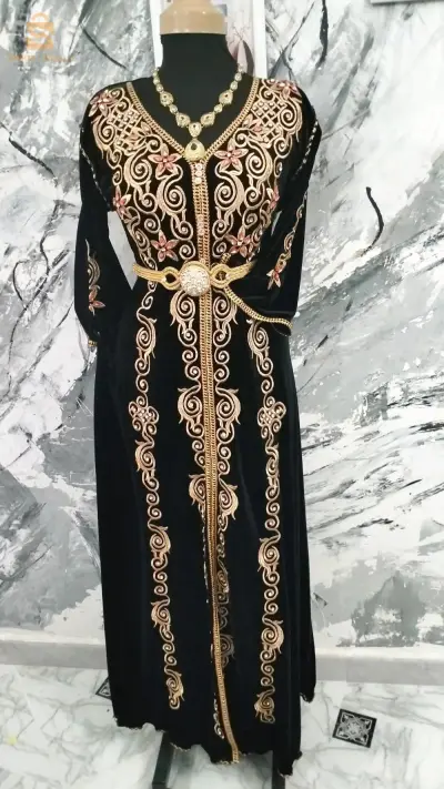 kaftane qualité f chebab
قفطان قطيفة فالواعر سعر الورشة