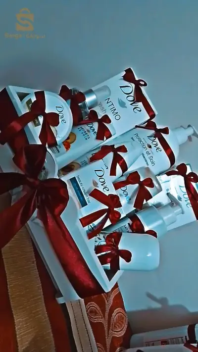 Chiiiret la gamme ili rhi repture b9atli whda talya rhi promotion rihthom silima ili rhi intéressé trslili msg  privé.
Pack fih :
- shampooing
- après shampooing
- gel douche
- brume corps Victoria Secret 
- gel intime
- parfum dove
- savon liquide 
- stick 
- lait démaquillant
- savon 
- crème hydratante