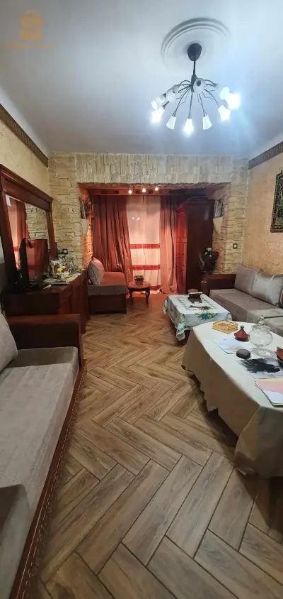 avendre un T3 au centre ville d'Oran front de mer superficie de 100mtr acte et livre de foncier 2em étage avec ascenseur plus d'informations contactez nous au 0776.66.49.71///0674.27.34.83  Oran 31.000