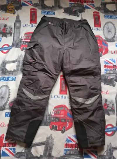 serwal original 🎿 ski 
la taille :xl 
livraison disponible 58 wilaya