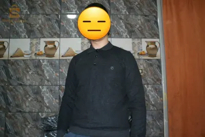 des tricot col roulè tout les colère +des tricot col noir.
