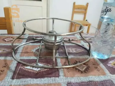 un chauffe plat en métal argenté tres anciens    en bon état