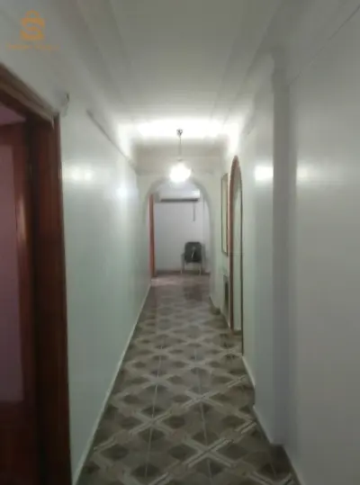 très belle F4 BD des 20 m Blida Blida