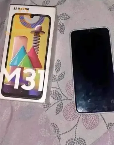 سامسونج m31
128/6+6
6000بطارية
معاودتله لافيشار كلش مارش كرطونة وشارجور