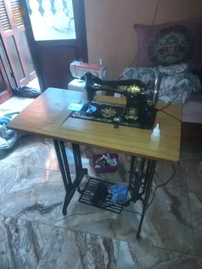 الة خياطة  قديمة