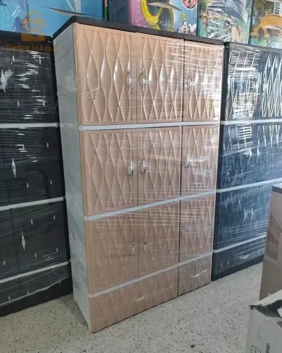 خزانة بلاستيكية من الحجم الكبير