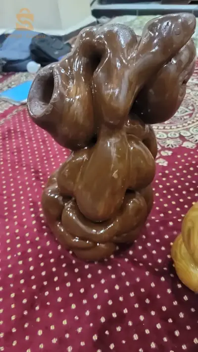 منحوتات خشبية مصنوعة يدويآ