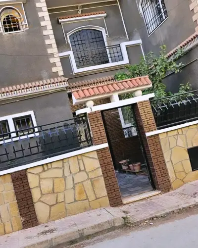 بيع فيلا بحي الدالية الكيفان 
حي راقي و جميل