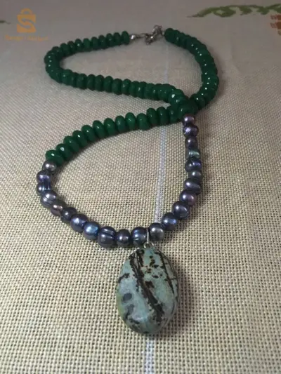 collier en pierre semi précieuse