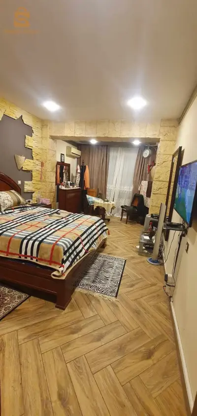 avendre un T3 au centre ville d'Oran front de mer superficie de 100mtr acte et livre de foncier 2em étage avec ascenseur plus d'informations contactez nous au 0776.66.49.71///0674.27.34.83  Oran 31.000