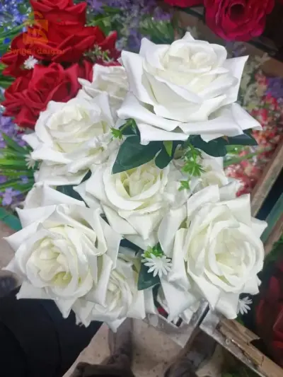 متوفر ورد اصطناعي للبيع