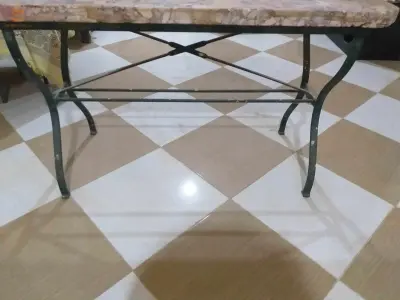 une table de jardin