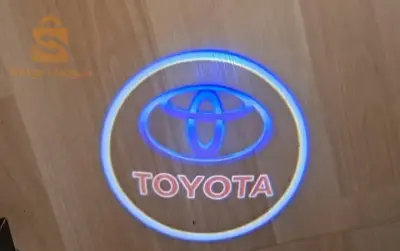 علبة تحتوي علي زوج لوقو logos voitures