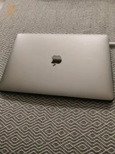 MacBook pro touchbar 2018 16go 1 to SSD