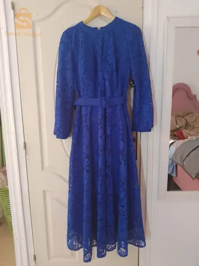 très belle robe en guipure