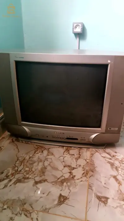 تلفاز قديم للبيع بحالة جيدة