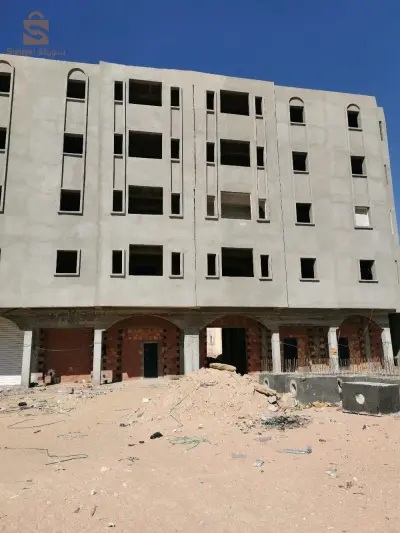 شقةF3  نصف منتهية الأشغال بمساحة   82m²