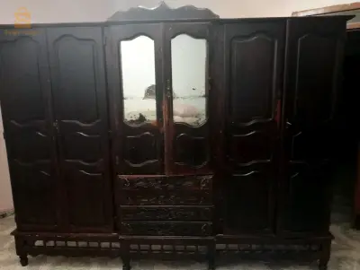 خزانة مستعملة حطب وبونكات مستعمل