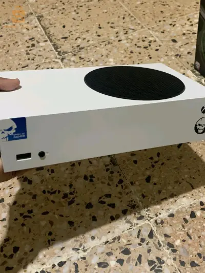 Xbox serie s bl boite fih game pass 3 moins w fifa 24 w m3ah casqe
