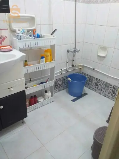 شقة في الطابق الأرضي..