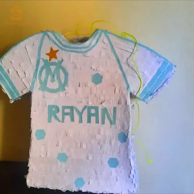 pinăta à remplir des 🍬 🍡 pour un ambitieux anniversaire 🎂