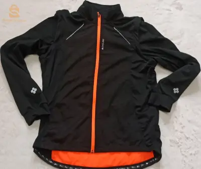 veste original 🚴🚴🚴
la taille :xl 
livraison disponible 58 wilaya