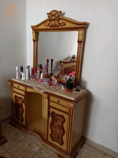 غرفة نوم بحالة جيدة