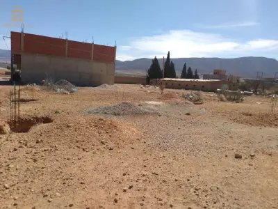 السلام عليكم 
ارض للبيع في بلدية جرمة قرب الطريق الوطني حوالي 200 متر فيها 100 متر طولها 14 متر عرضها 7,20 متر فيها 4 فيش بوطو قريب ليها الغاز الكهرباء الماء لمن يهمه الامر 
0676171361