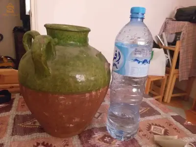 deux jarres en terre cuite  très anciennes