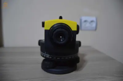 Leica NA320 (2019) Neuf de niveaux automatiques (optiques)   résultats haute qualité