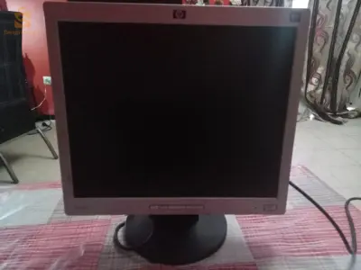 شاشة ولوحة المفاتيح ب2000 مليون