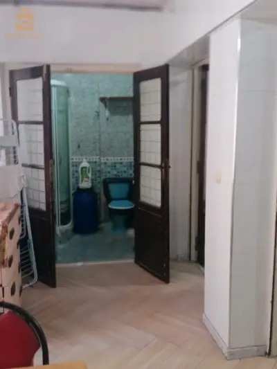avendre un T3 au centre ville d'Oran front de mer superficie de 100mtr acte et livre de foncier 2em étage avec ascenseur plus d'informations contactez nous au 0776.66.49.71///0674.27.34.83  Oran 31.000