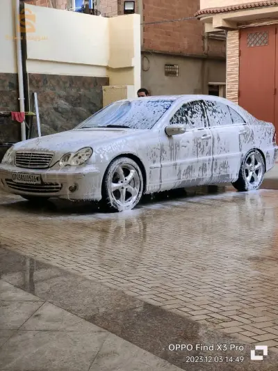 سيارة في حالة جيدة