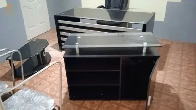 كاين  
bureau  : 50000
chaise 2 :4000
chaise bureau :20000
  armoire 1:7000
للإستفسار رقم : 0778138969