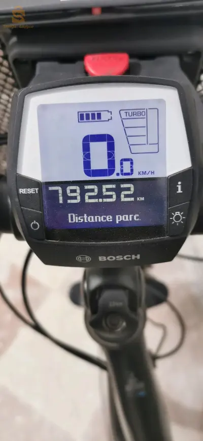 vélo éléctrique marque allemande moteur Bosch batterie 500 powerbank 8 vitesse
