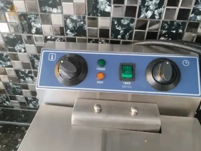 friteuse électrique très bon état