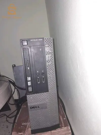Cpu I5 4ème
Ram 8 (4+4)
Gpu Gt730 2g  
Disk hdd 500gb 
معاه كلافي و اسوري و بيفان