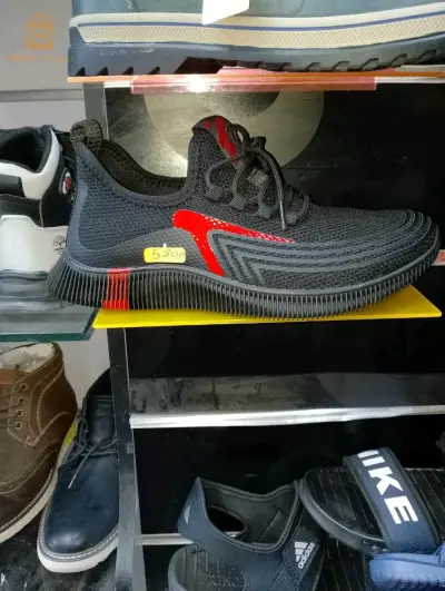 Light sports shoes