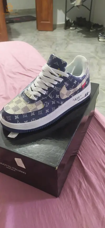 41//Nike  LV