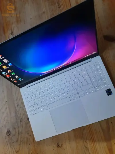 Pc portble Samsung galaxy book pro. 
I7 11gne 
16gb ram ddr4x
512 nvam 3.1
Ecro 16 inch amoled 1080p (4k hdr 10 plus)
Sound by AKG (Dolby atmos) 7.1 
Gpu intel Iris xe 4gb 
Battery: plus 7h.
Calvi lumens 
Plus windows 11 
Charger original Samsung 65w.
Eta:10/10 .
Number:05/53/41/00/72.
Prix 128000da